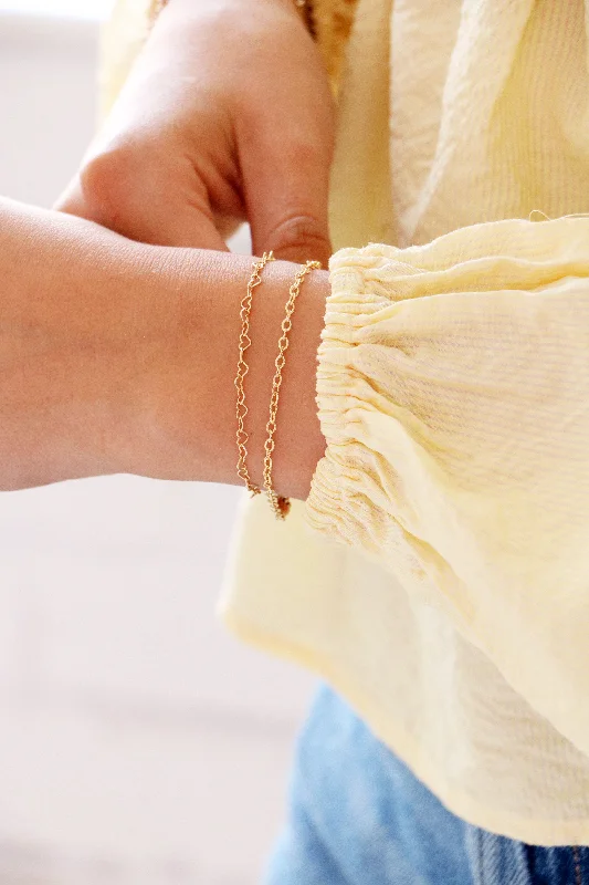 Flat bezel bracelet-heart link chain { gold }