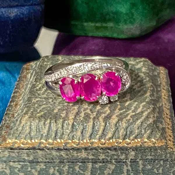 Baroque bend ring-Vintage Ruby & Diamond Ring