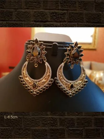 Pear-shaped zircon earrings-Antique finish black stone earrings